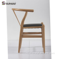 Классическое деревянное кресло
